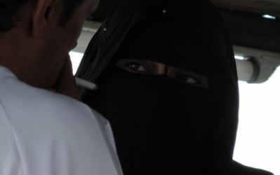 منقبة بفاس متهمة بالخيانة الزوجية وفي جلسة خمرية!