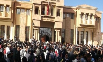 “مول السباط” يصف نساء وبنات ميدلت بـ “العاهرات”