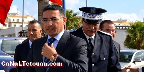 الوالي محمد اليعقوبي يرصد سيارة تابعة للدولة متوقفة بكورنيش مرتيل ويأمر بإيداعها بالمحجز البلدي