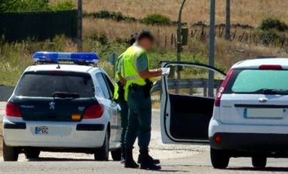 اسبانيا : توقيف مهاجر ينحدر من شمال المغرب بحوزته 31 كلغ من الحشيش مخبأة في السيارة