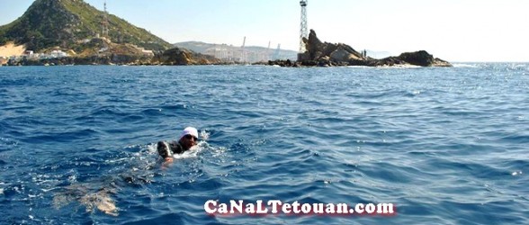 الشاب التطواني حسن بركة يقطع مضيق طارق سباحة كأصغر مغربي قام بهذا الإنجاز