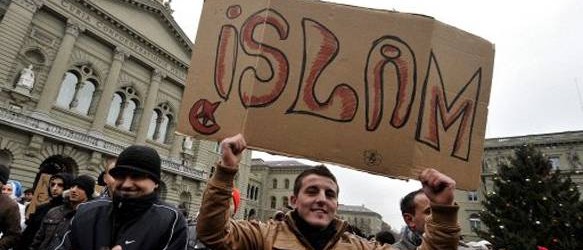 المسلمون في إسبانيا ينددون بأحداث مصر