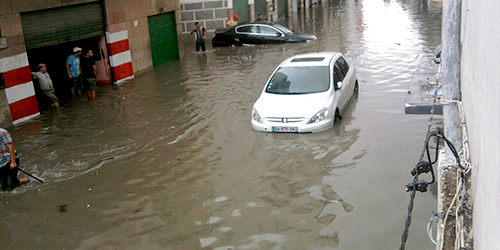 سكان حي الرياض زيانة يغرقون في المياه !!