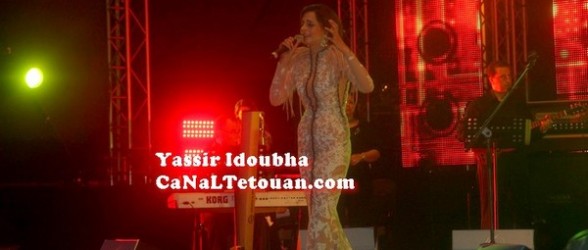 أمال ماهر تحيي حفل كبير بمهرجان أصوات نسائية بحضور حشد هائل بساحة الولاية بتطوان!