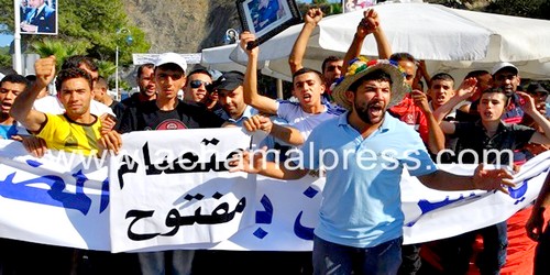 أعضاء جمعية شي السردين بالمضيق يخوضون إضرابا ويشلون حركة السير بالميناء