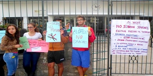 شباب إسبان مقيمون بطنجة يحتجون ضد مناهج التعليم