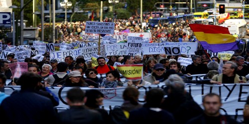 الآلاف من الإسبان يحتجون ضد “تقشُّف” راخوي