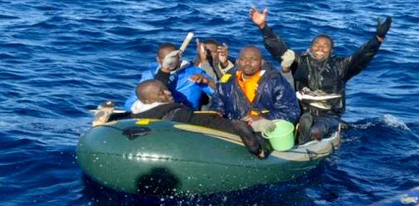 البحرية الملكية تقدم المساعدة لـ 97 مرشحا للهجرة غير الشرعية