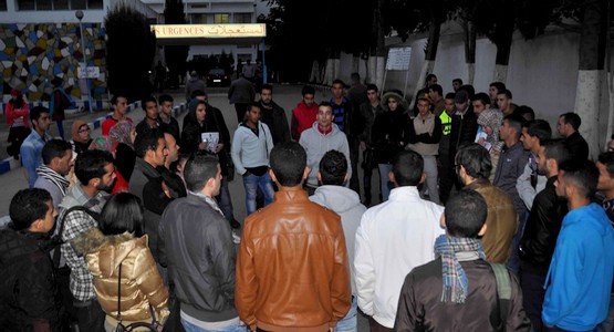 الطلبة بتطوان يحتجون بمستشفى سانية الرمل للإفراج عن جثة زميلهم