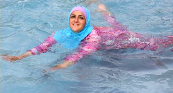 مغربيات يطالبن بحقهن في السباحة بالطريقة الشرعية !