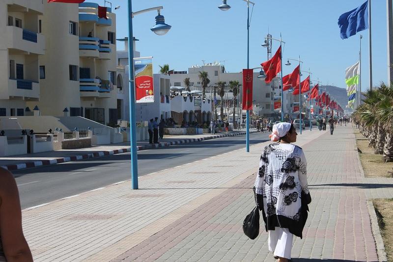 رصيف الصحافة: شواطئ طنجة وتطوان تتزين لاستقبال الملك محمد السادس