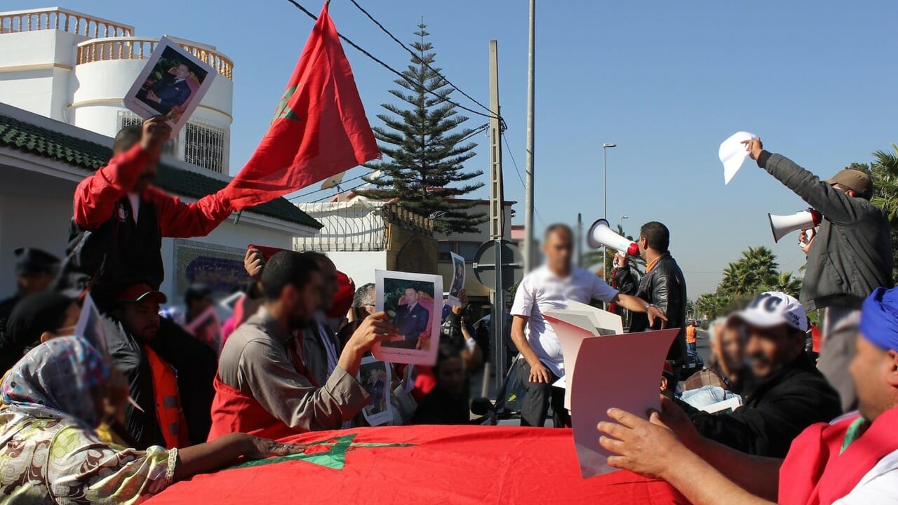 نشطاء يحتجون على مقتل مغربين أمام قنصلية الجزائر بالدار البيضاء