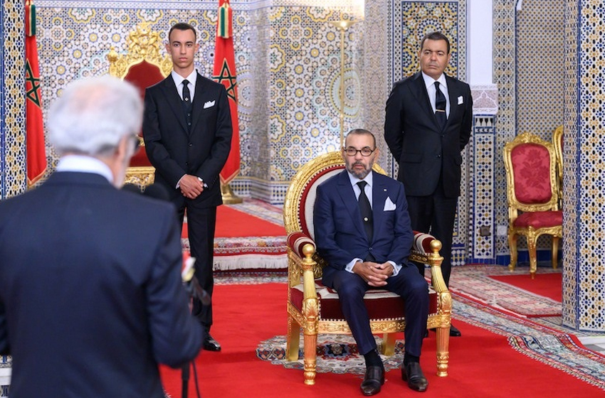 جلالة الملك يستقبل والي بنك المغرب بالقصر الملكي بتطوان