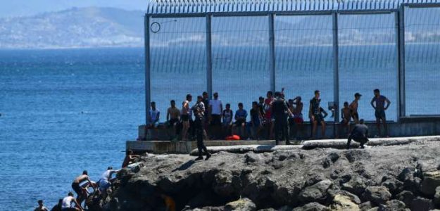 المغرب يكثّف مراقبته للحد من محاولات العبور نحو سبتة المحتلة