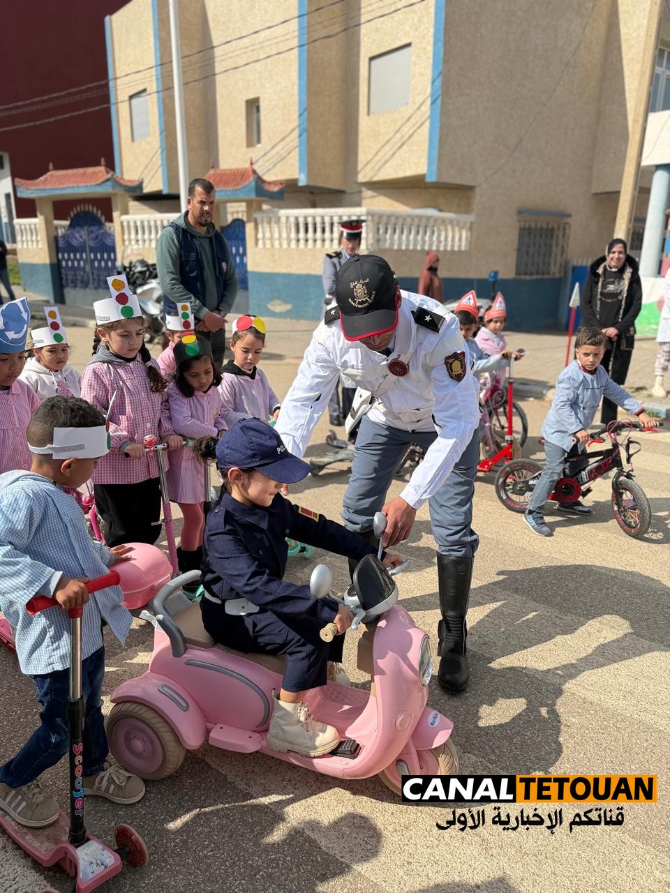 تطوان .. أطفال أزلا في قلب نشاط تحسيسي من تنظيم جمعية رباط الخير و مؤسسة تعليم السياقة هشام