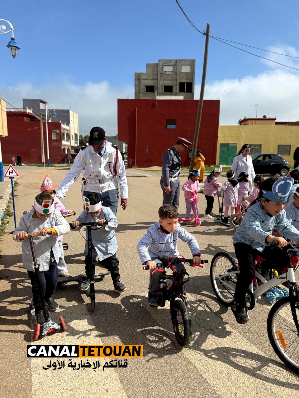 تطوان .. أطفال أزلا في قلب نشاط تحسيسي من تنظيم جمعية رباط الخير و مؤسسة تعليم السياقة هشام